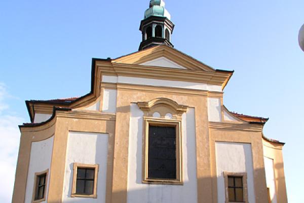 klášter piaristů s kostelem sv. Anny