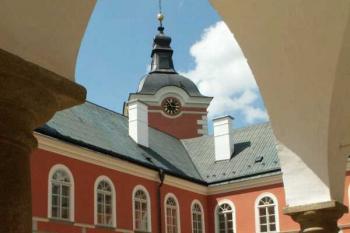 Kamenice nad Lipou - zámek (© Štěpán Kučera 07/2006)