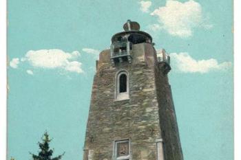 Bismarckova rozhledna na historické pohlednici ( © anon., cca 1910)