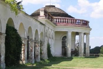 Rotunda, vevnitř je salónek pro panstvo (© Petr Nožička 08/2004)