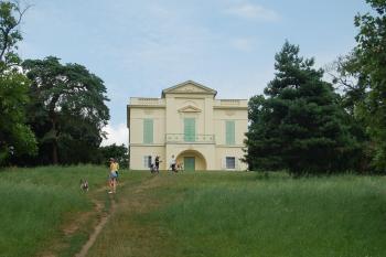 pohled zepředu od rybníka (© Rodochrozit, 07/2010)