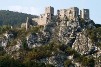 Celkový pohled na hrad od východu ( © Miroslav BITTER 10/2006)