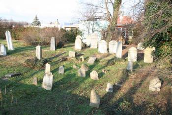 Pohled na hřbitov (© Petr Nožička, 12/2008)