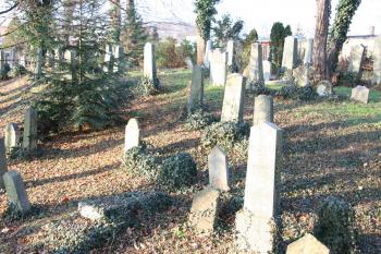 Pohled na hřbitov (© Petr Nožička, 12/2008)