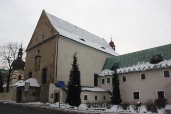 Kostel a klášter od severovýchodu ( © Ivan Grisa 01/2010)