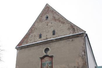 Kostel sv. Vavřince: hlavní (severní) průčelí ( © Ivan Grisa 01/2010)