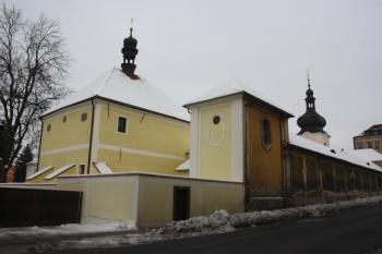 Kaple Svatých schodů a jihozápadní nároží loretánského ambitu ( © Ivan Grisa 01/2010)
