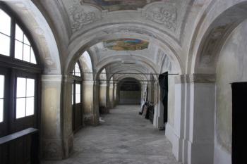 Loretánský ambit: jižní rameno od západu ( © Ivan Grisa 01/2010)