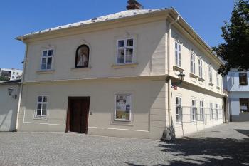 fara u kostela ( © Ivo Rozehnal 07/2015)