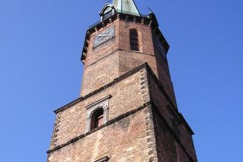 věž farního kostela (© Jan P. Štěpánek, 02/2007)