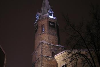 pohled přes hradby na věž kostela sv. Jana Křtitele ( © Jan P. Štěpánek 01/2010)