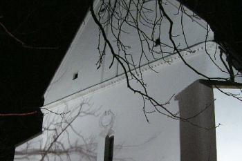 Slavnostně nasvícené průčelí kostela sv. Jošta. ( © Jan P. Štěpánek 04/2006)