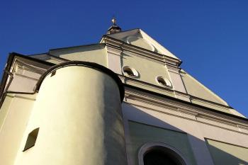 Detail průčelního štítu kostela. ( © Jan P. Štěpánek 04/2006)