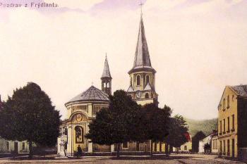 pohled na kostel z náměstí - počátek 20. století ( © Beskydy a Pobeskydí 1895-1939 (V Peter a kol.))
