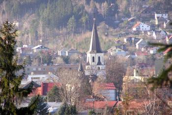 Pohled na kostel od východu, z míst Lubenského hrádku (© Jan P. Štěpánek, 12/2006)