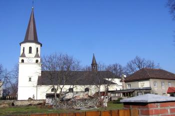 kostel a fara (© Jan P. Štěpánek, 02/2007)