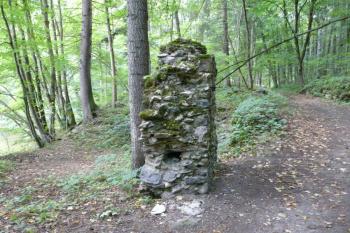 Zříceniny hradu v Příběnicích (© Jaroslav Šefčík, 08/2009)