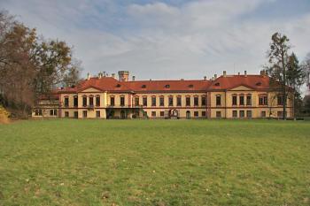 Zahradní průčelí ( © Luděk Pitter 03/2007)