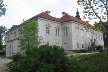 jihozápadní průčelí zámku (© Jaroslav Špiroch, 05/2018)