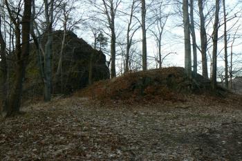 Předhradí a skalní suk (© Prudký Martin, 01/2008)