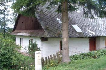 Roubená škola z r.1814 (© Stanislav Brebera 08/2004)