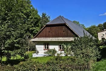 Objekt bývalé staré školy č.p. 37 (© Jan P. Štěpánek  09/2024)