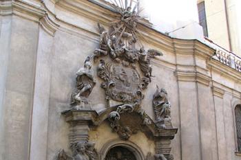 Vstupní portál ( © Roman Řezáč 10/2004)
