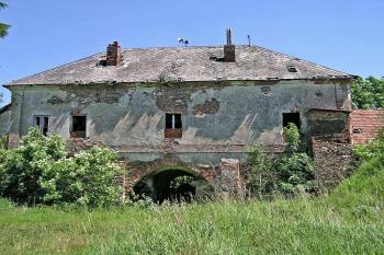 Zahradní průčelí ( © Luděk Pitter 06/2005)