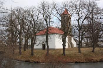 Kostel od západu ( © Ivan Grisa 12/2009)