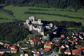 hrad Rabí - letecký snímek ( © Radovan Smokoň 05/2011)
