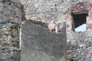 Zbytek točitého schodiště ze stavení u 6. brány do velké věže ( © Ivan Grisa 08/2011)