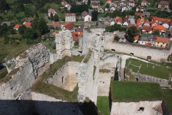 Severozápadní část hradu z velké věže ( © Ivan Grisa 08/2011)