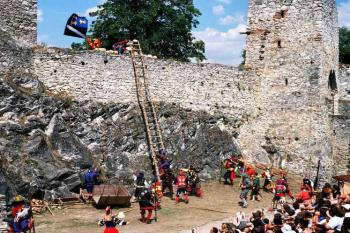 Berounští měšťané : dobývání hradu (© Miroslav Rybáček 2003)