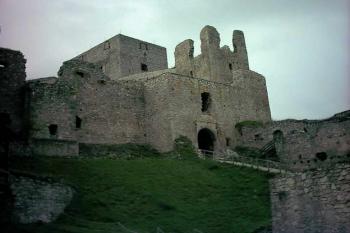Zřícenina hradu Rabí (2002 ©Vojtěch Kaplan)