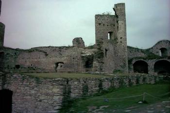 Zřícenina hradu Rabí (2002 ©Vojtěch Kaplan)