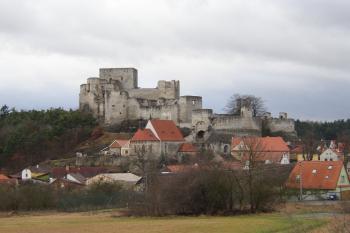 Ještě jeden pohled od hřbitova (© Jan Šebek, 03/2008)