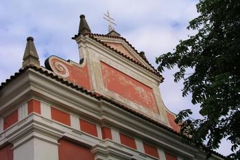 Čelo kostela ( © Roman Řezáč 08/2004)