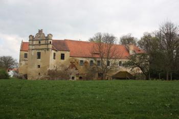 Zámek od západu ( © Ivan Grisa 04/2011)