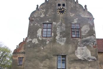 Severní křídlo se vstupní branou ( © Ivan Grisa 04/2011)