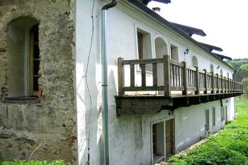 Západní strana zámku ( © Pavel Vítek 05/2006)
