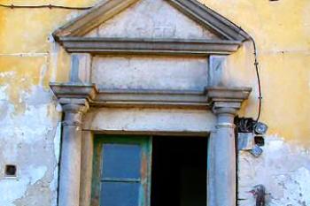 renesanční vstupní portál ( © Pavel Zany Komárek 10/9/2004)