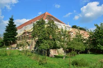 Hospodářská budova, pohled od jihozápadu (© Jiří Cukr 09/2016)