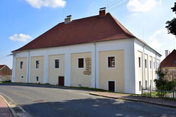 Zámek od severozápadu (© Jiří Cukr 09/2016)