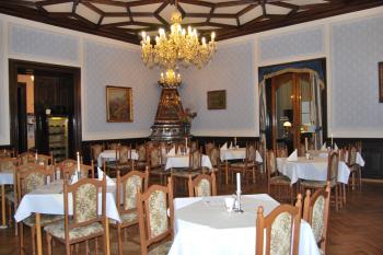 Hotelová jídelna (© Karel Stržanovský, 12/2009)