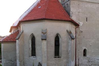Kostel s hřbitovem ( © Roman Řezáč 08/2004)