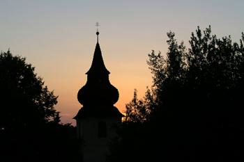 Kostelní vež ( © Roman Řezáč 08/2004)