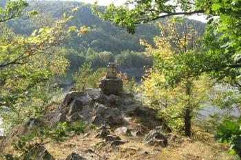 Rabštejn - památník z r.1885 (© Miloš Pokorný, 08/2007)