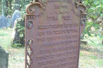 litinový náhrobek (© Stanislav Brebera 12/2004)