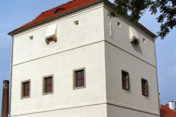 pohled od jihozápadu ( © Pavel Zany Komárek 11/9/2004)