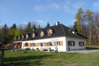 stylový hostinec a pension v sedle pod hradem Rabštejnem ( © Jan P. Štěpánek 10/2008)